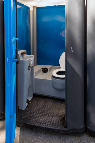Best Porta potty delivery and setup  in Hampton, IL